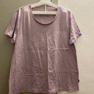 Light purple t-shirt. Size M